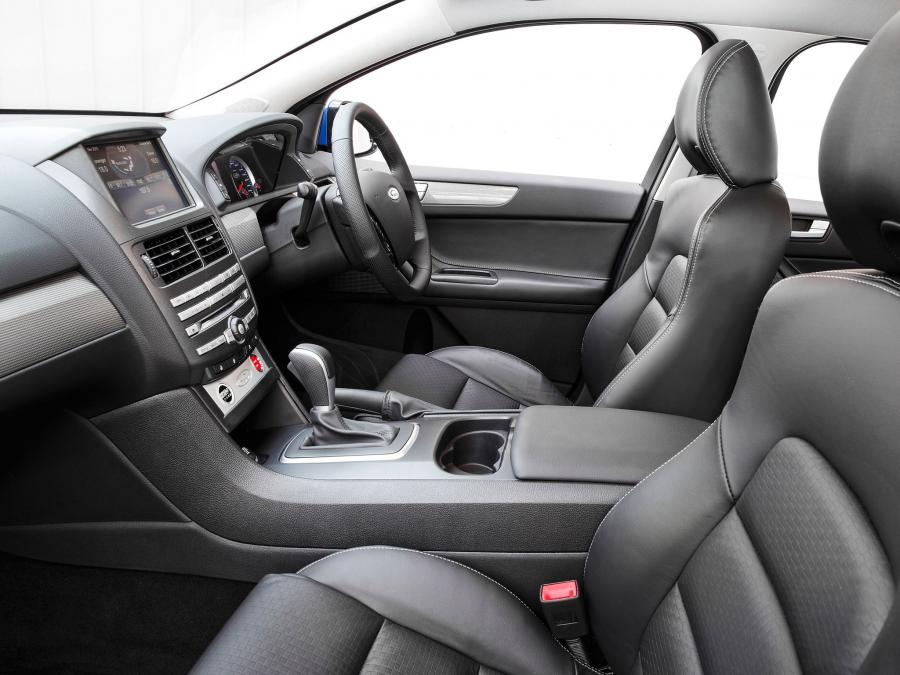 Интерьер FPV GS 2012 года  (фото 14 из 16)